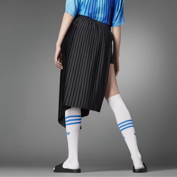 NWT Adidas Blue Version Black Pleated Skirt with Blue 3 Stripes details sz M - Picture 2 of 13